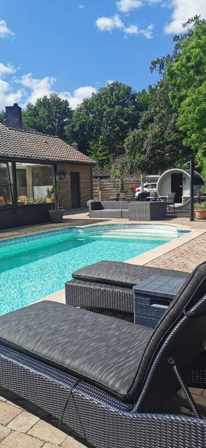 B&B Woodside Турут Екстериор снимка