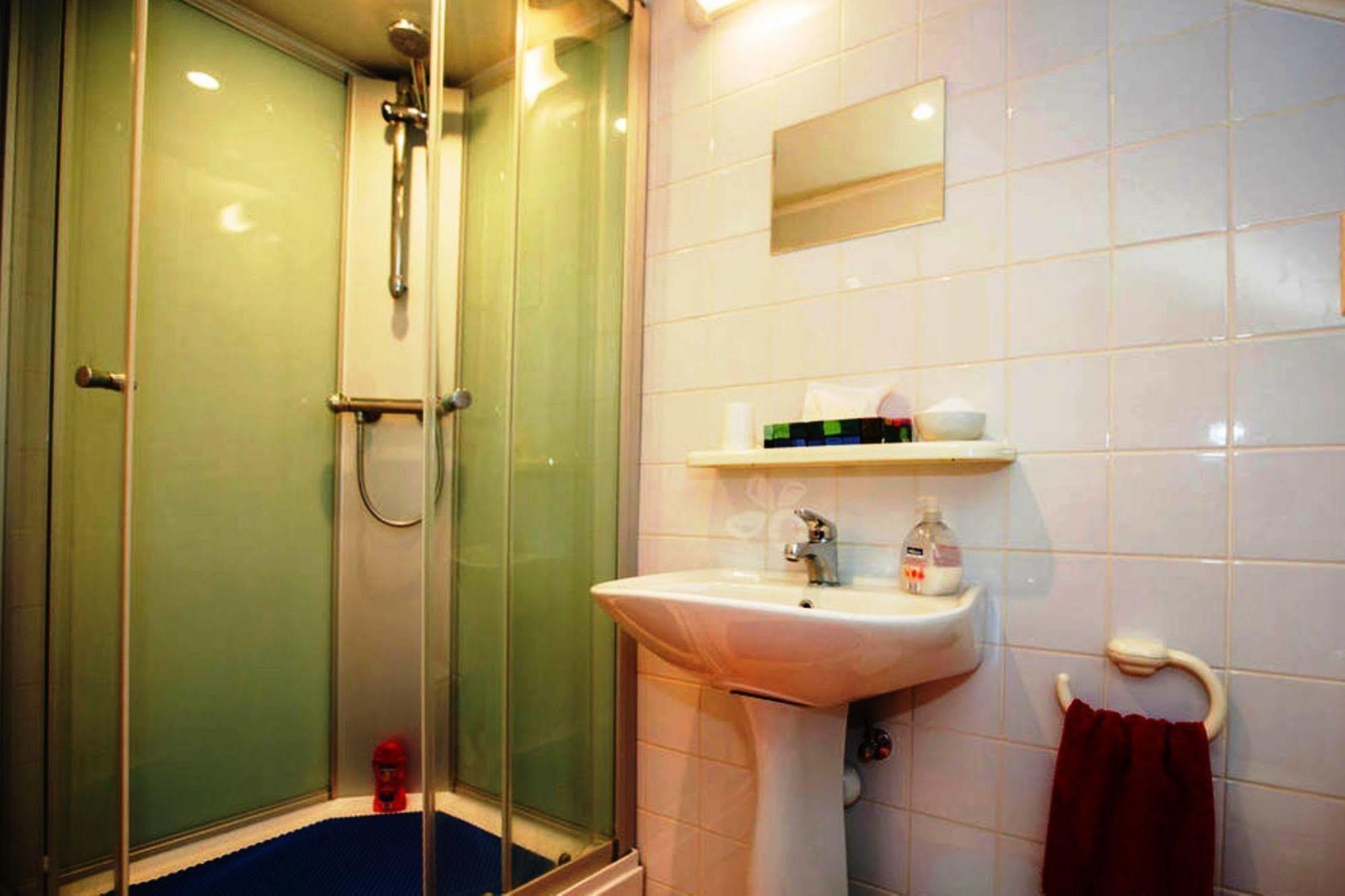 B&B Woodside Турут Екстериор снимка