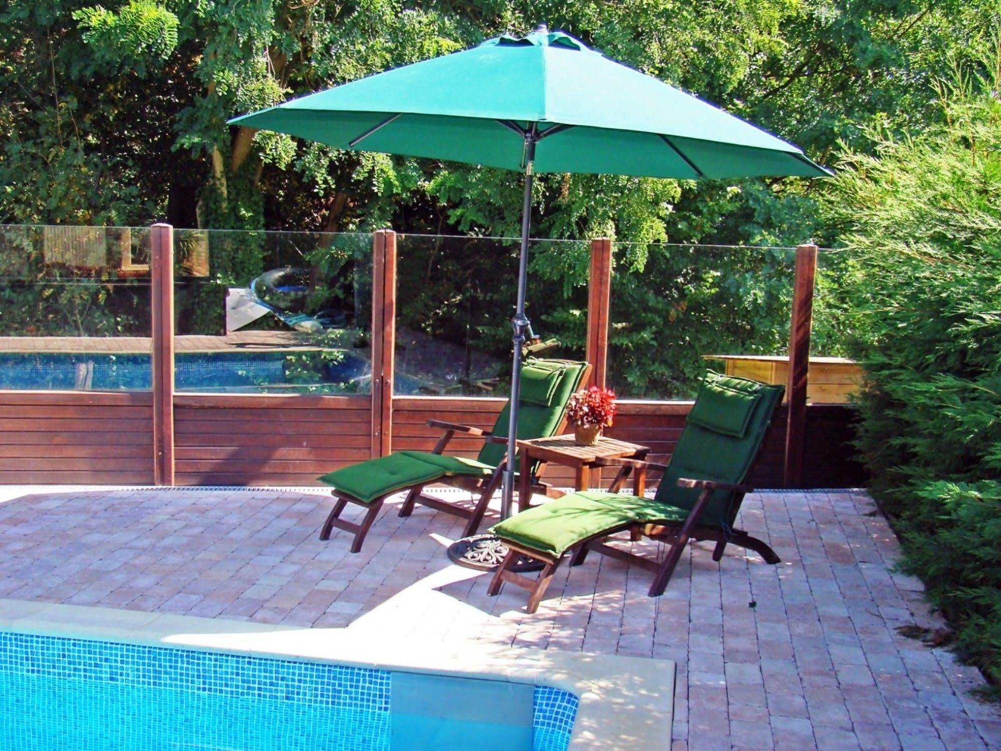 B&B Woodside Турут Екстериор снимка