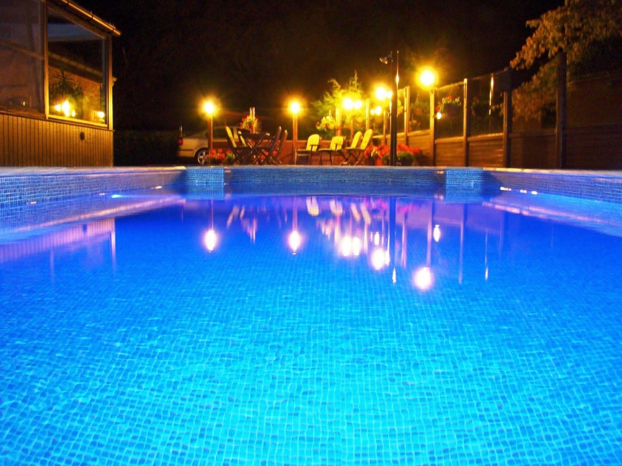 B&B Woodside Турут Екстериор снимка