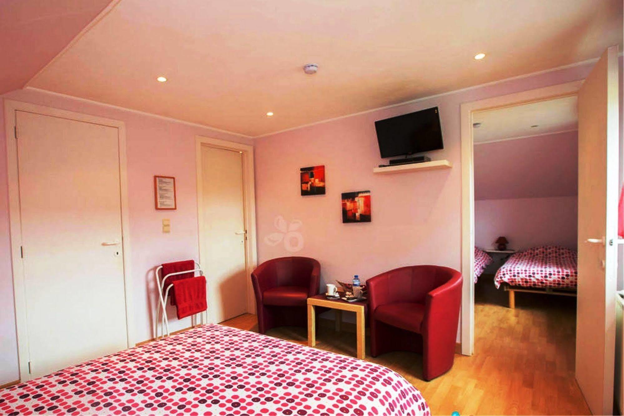 B&B Woodside Турут Екстериор снимка