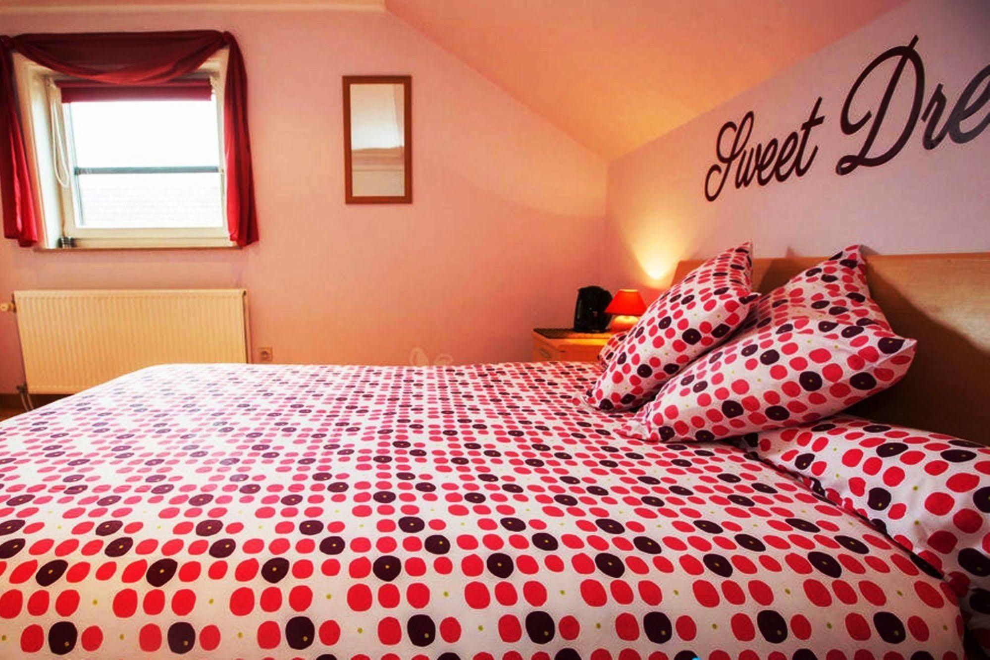 B&B Woodside Турут Екстериор снимка