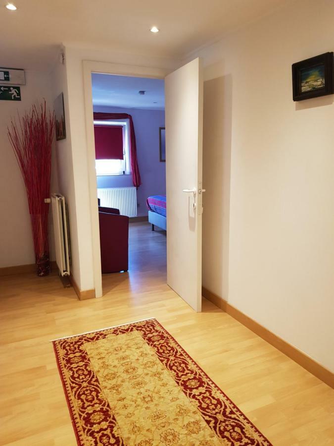 B&B Woodside Турут Екстериор снимка