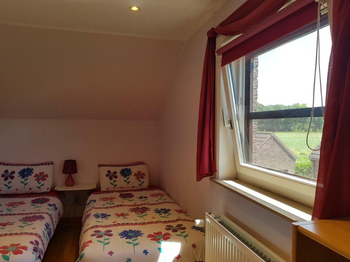 B&B Woodside Турут Екстериор снимка