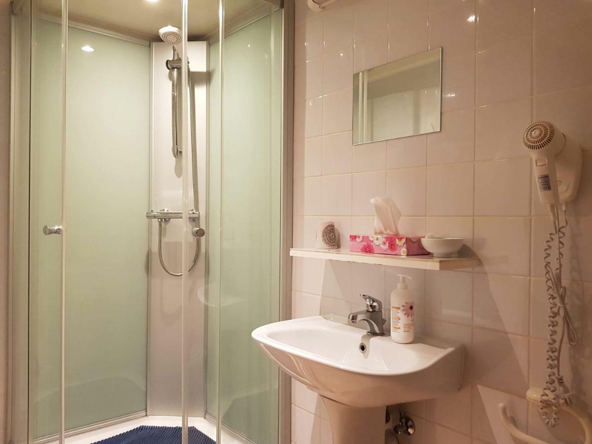 B&B Woodside Турут Екстериор снимка
