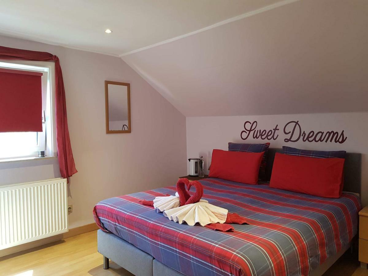 B&B Woodside Турут Екстериор снимка